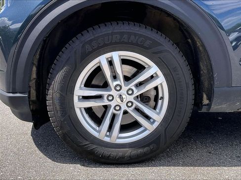 Used 2024 Ford Explorer XLT w/ Equipment Group 202A AWD/4WD image 7