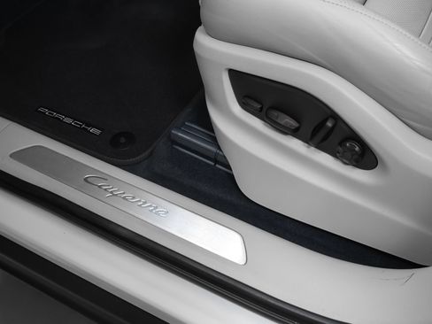 Certified 2023 Porsche Cayenne AWD/4WD image 26