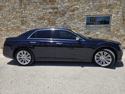 Used 2011 Chrysler 300 C w/ Safetytec Group RWD image 18