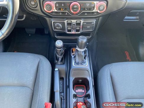 Certified 2020 Jeep Gladiator Overland w/ Cold Weather Group image 14