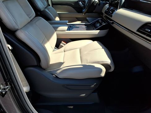 Used 2024 Lincoln Navigator L Reserve AWD/4WD image 10