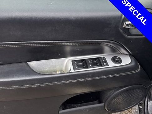 Used 2016 Jeep Compass Latitude image 8