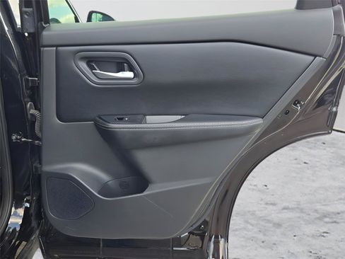Used 2025 Nissan Rogue SV AWD/4WD image 10