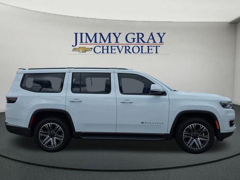 Used 2022 Jeep Wagoneer Series III RWD image 6