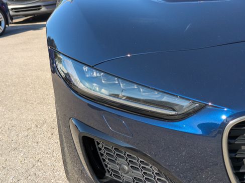 Used 2022 Jaguar F-TYPE R image 10