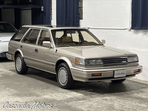 Used 1987 Nissan Maxima GXE FWD image 1