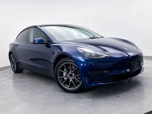 Used 2023 Tesla Model 3 Standard Range RWD image 1