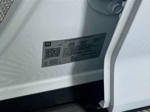 Used 2025 Chevrolet Traverse LT image 12