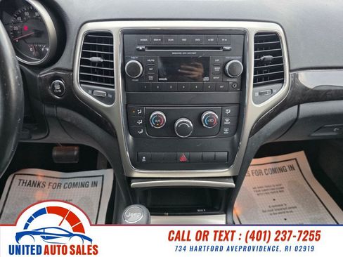 Used 2012 Jeep Grand Cherokee Laredo w/ Laredo E Group AWD/4WD image 16