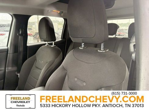 Used 2017 Jeep Renegade Altitude FWD image 24