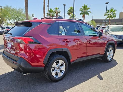 Used 2021 Toyota RAV4 XLE w/ Convenience Package FWD image 5
