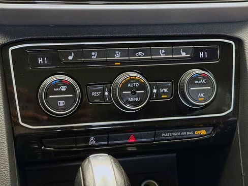 Used 2022 Volkswagen Atlas SEL Premium image 10