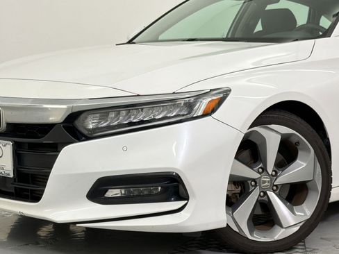 Used 2018 Honda Accord Touring image 11