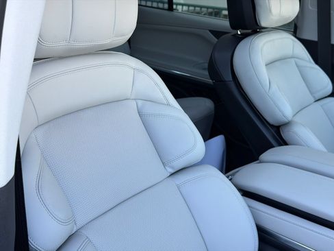 New 2026 Lincoln Navigator Reserve AWD/4WD image 12