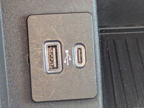 Used 2022 Ford F250 XLT w/ XLT Premium Package AWD/4WD image 32