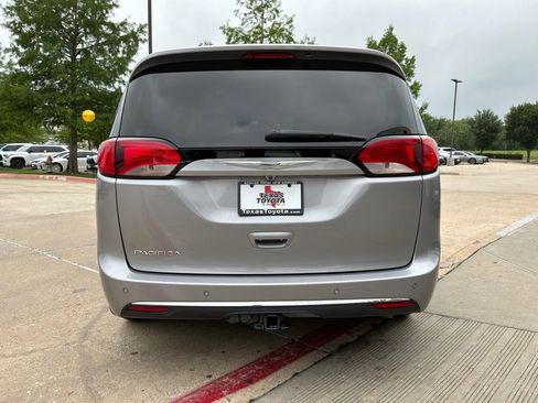 Used 2017 Chrysler Pacifica Touring-L Plus w/ Advanced Safetytec Group image 7