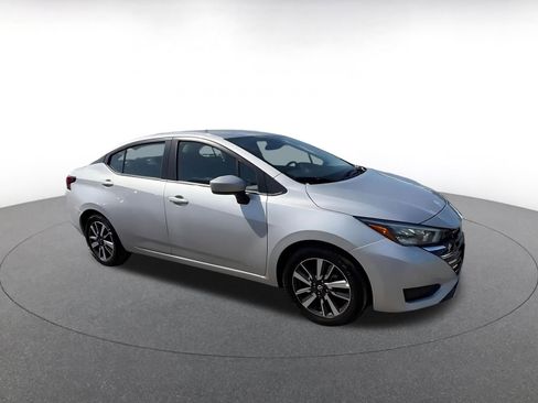 Used 2025 Nissan Versa SV FWD image 2