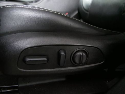 Used 2018 GMC Acadia SLT image 17