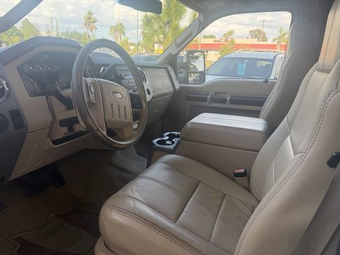 Used 2010 Ford F250 Lariat image 9
