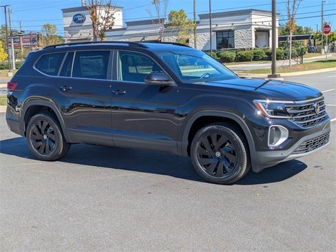 New 2026 Volkswagen Atlas Cross Sport SE image 2