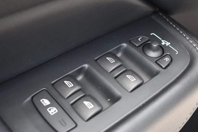 Used 2023 Volvo XC60 B5 Ultimate w/ Climate Package FWD image 13