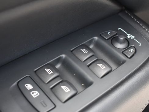 Used 2023 Volvo XC60 B5 Ultimate w/ Climate Package FWD image 13