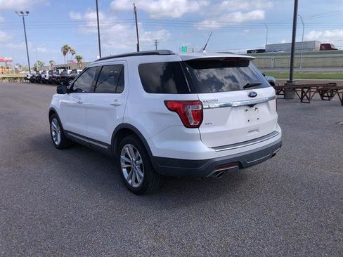 Used 2018 Ford Explorer XLT w/ Equipment Group 202A image 5