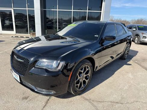 Used 2015 Chrysler 300 S image 3