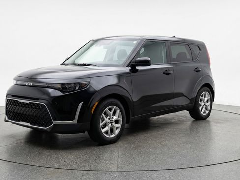 Used 2025 Kia Soul LX w/ LX Technology Package FWD image 3