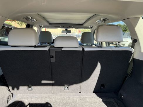 Used 2021 Volkswagen Tiguan SE w/ Panoramic Sunroof Package image 13