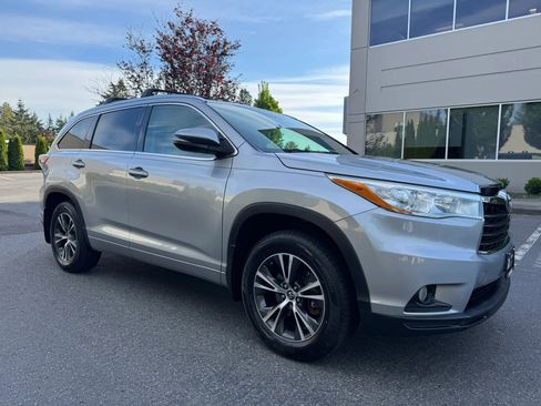 Used 2016 Toyota Highlander XLE AWD/4WD image 1
