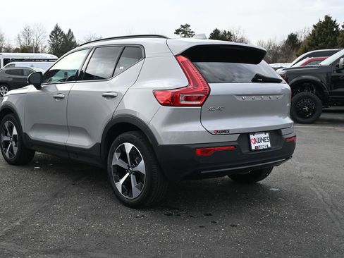 Used 2024 Volvo XC40 B5 Core image 8