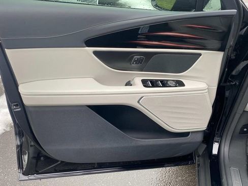 New 2026 Lincoln Nautilus Premier image 10