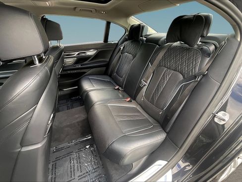Used 2021 BMW 740i xDrive w/ Luxury Rear Seating Package AWD/4WD image 21