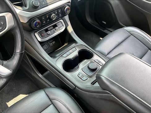 Used 2022 GMC Acadia SLT w/ Preferred Package FWD image 17