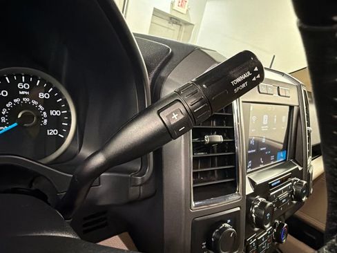 Used 2016 Ford F150 XLT w/ Equipment Group 302A Luxury AWD/4WD image 21
