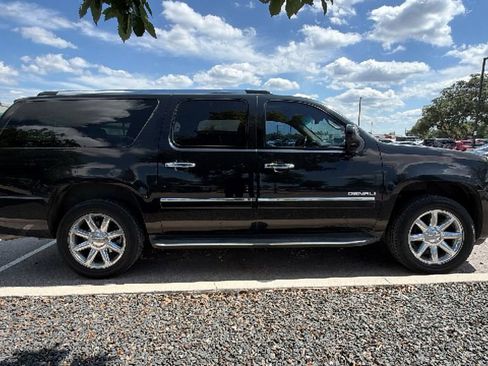 Used 2010 GMC Yukon XL Denali AWD/4WD image 4