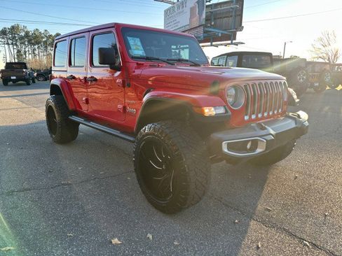 Used 2022 Jeep Wrangler Unlimited Sahara image 6