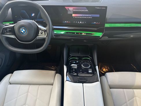Used 2024 BMW i5 eDrive40i w/ Premium Package RWD image 17