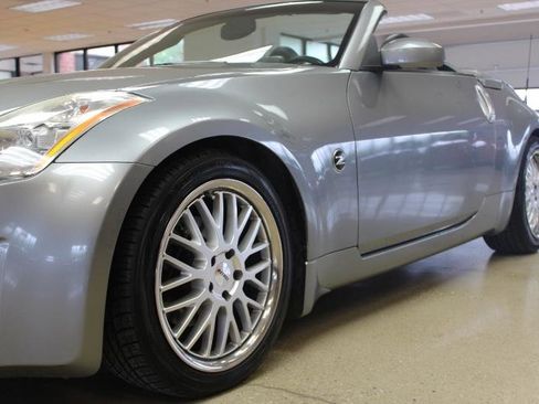 Used 2004 Nissan 350Z Touring RWD image 21