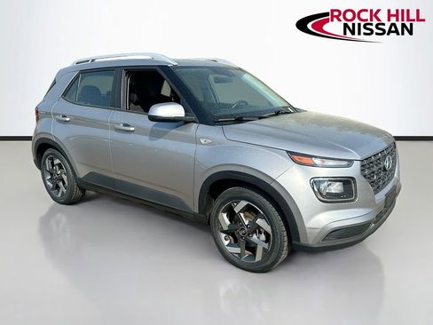 Used 2023 Hyundai Venue SEL FWD image 1