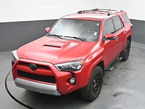 Used 2018 Toyota 4Runner TRD Off-Road Premium AWD/4WD image 33