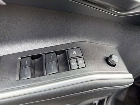 Certified 2025 Toyota Highlander LE FWD image 8
