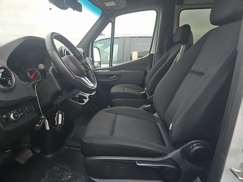 Used 2024 Mercedes-Benz Sprinter 2500 image 9