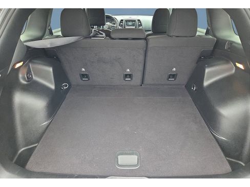 Used 2021 Jeep Cherokee Latitude image 10