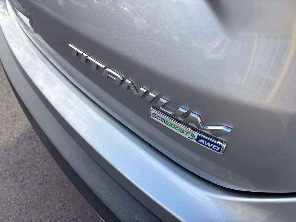 Used 2020 Ford Edge Titanium AWD/4WD image 10