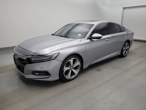 Used 2018 Honda Accord Touring image 2