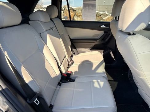 Used 2020 Volkswagen Tiguan SE R-Line image 11
