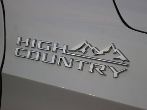 Used 2024 Chevrolet Tahoe High Country AWD/4WD image 10