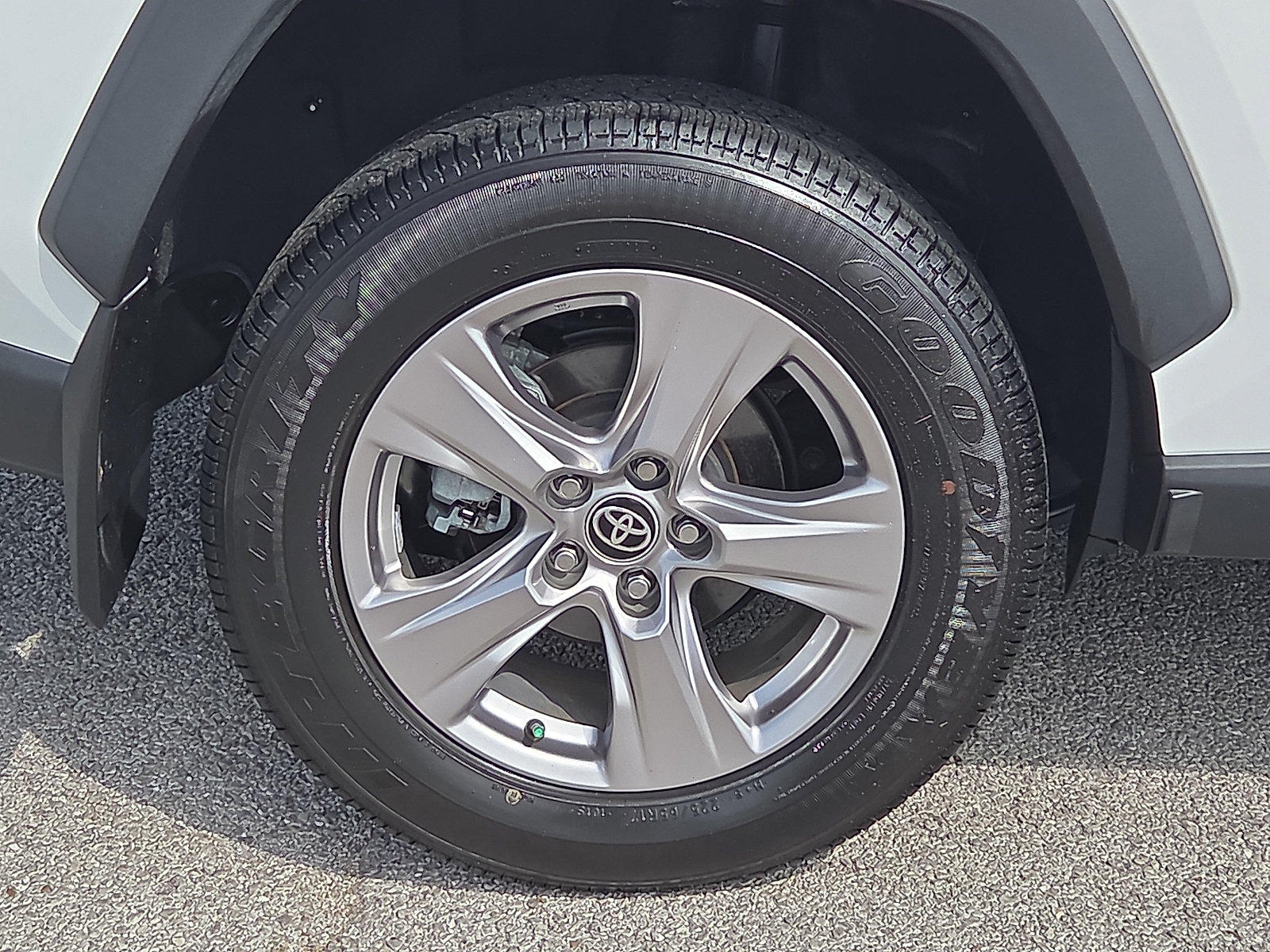 Used 2023 Toyota RAV4 XLE AWD/4WD image 7